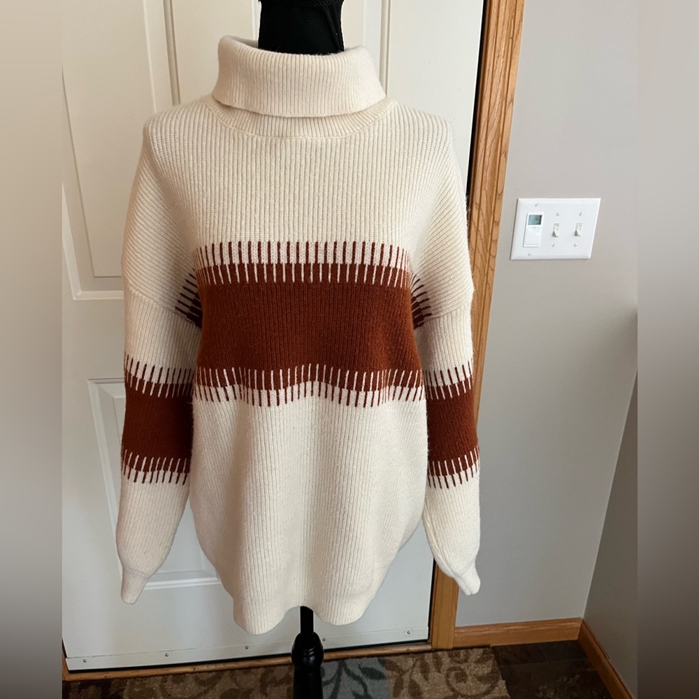 Women’s Baltic Born Antonov cream and spice ribbed turtleneck chunky sweater.1X